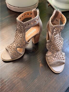 Women’s Sz 6 Report Heeled Sandals